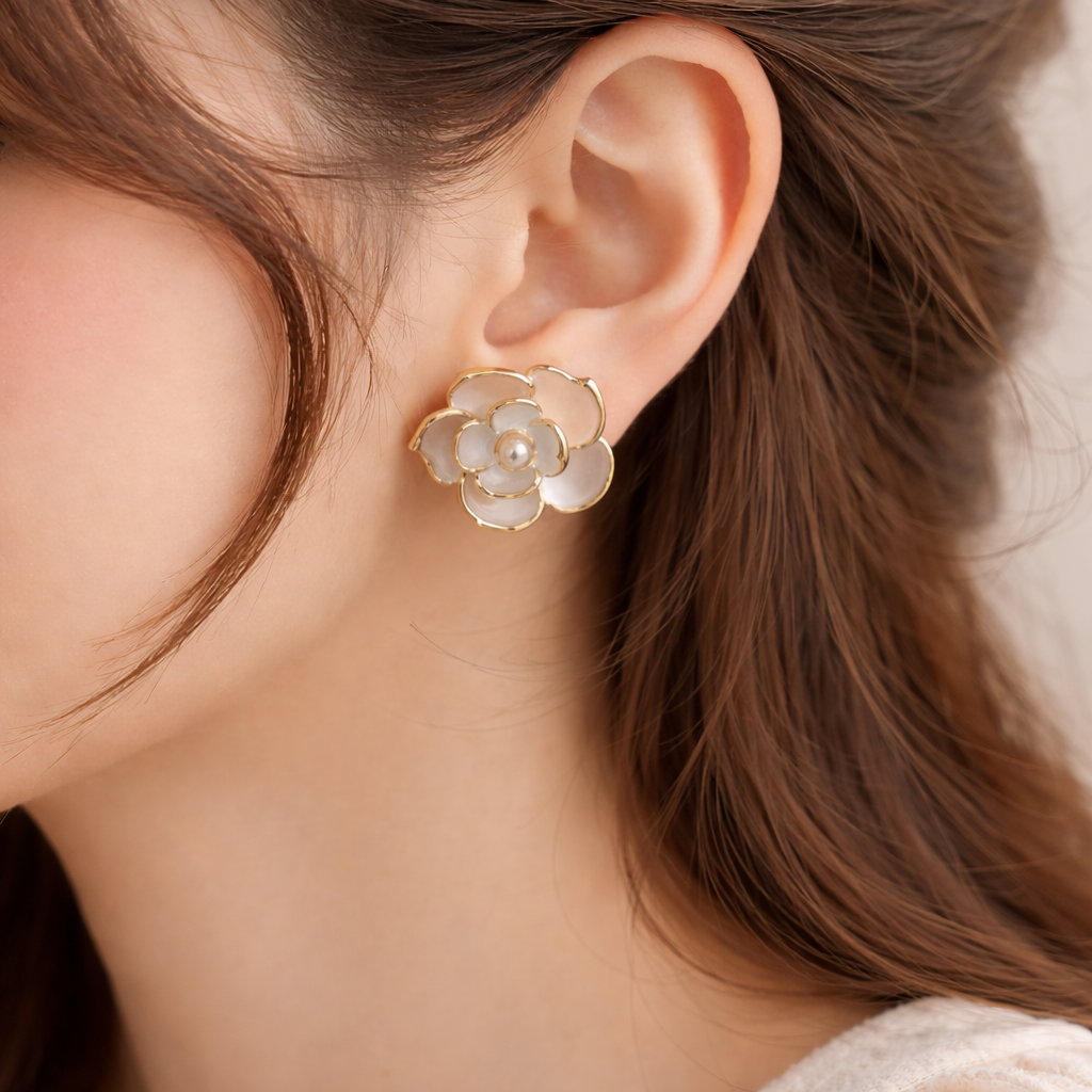 Elegant Mother-of-Pearl Flower Stud Earrings ✨B2F1