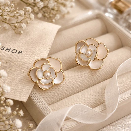 Elegant Mother-of-Pearl Flower Stud Earrings ✨B2F1