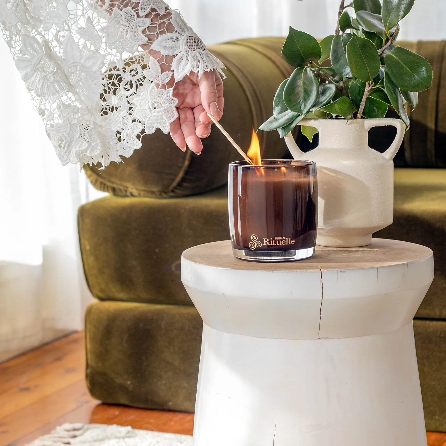 🌿 Fig Leaf, Cypress, Cedarwood & Moss Scented Soy Candle (400g) By Urban Rituelle 🌿🪵🌱 - warm, woody, slightly sweet