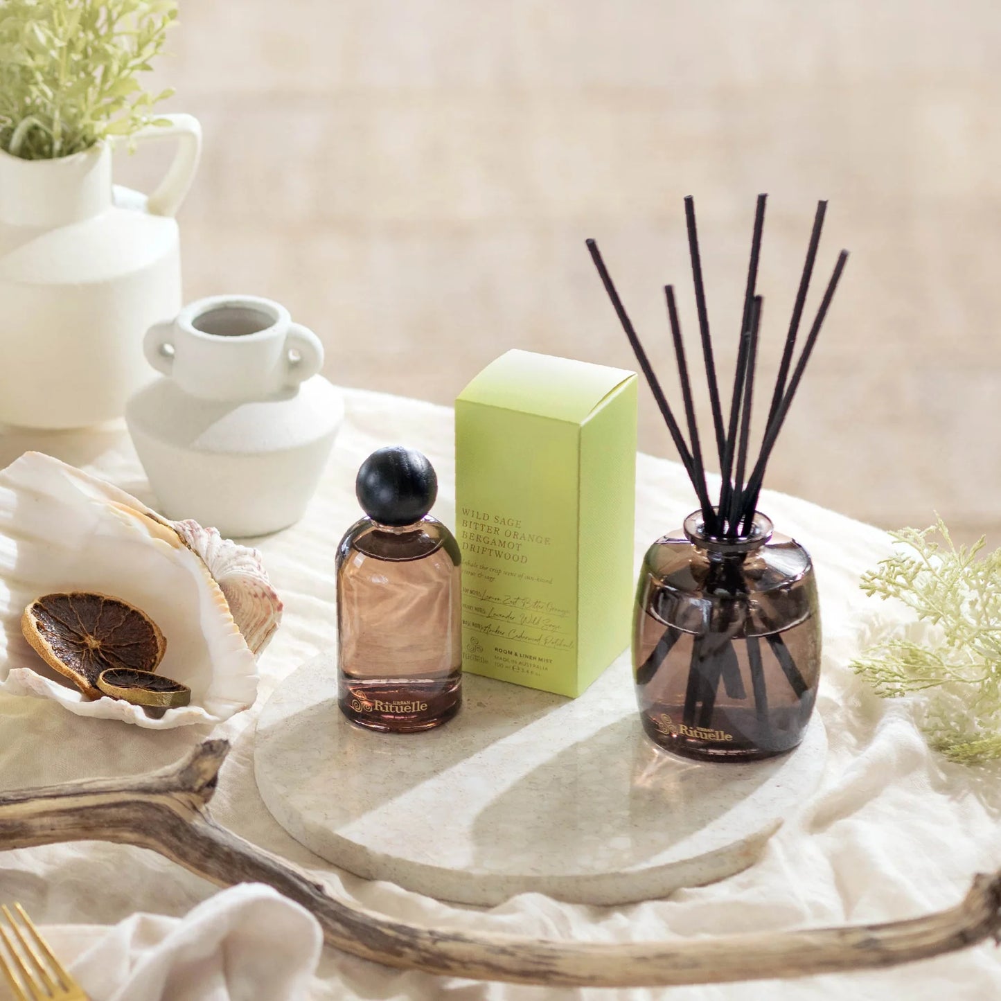 🌿 Wild Sage, Bitter Orange, Bergamot & Driftwood Fragrance Diffuser Set (220ml) By Urban Rituelle - Botanical freshness with a grounded twist. 🌬️