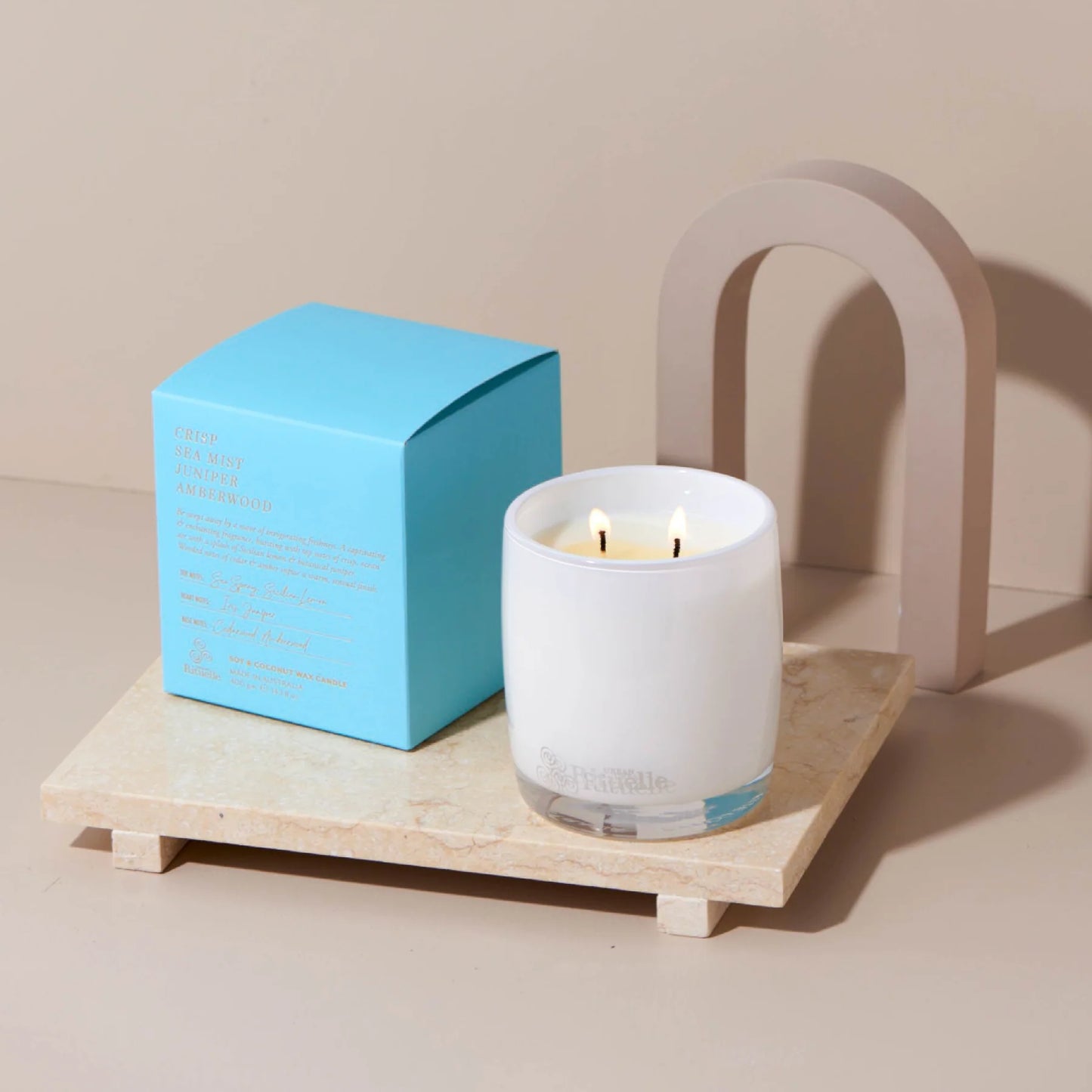 🌊 Crisp Sea Mist, Juniper, Amberwood Scented Soy Candle 400g by Urban Rituelle 🌊🌿🪵 - woody, aromatic