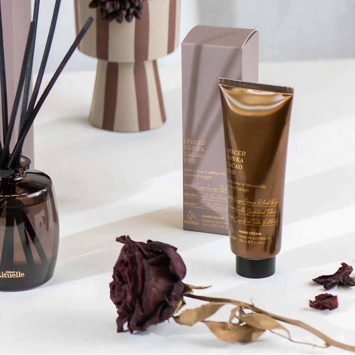 🍫 Spiced Tonka & Cacao Pod – Hand Cream (100ml) By Urban Rituelle