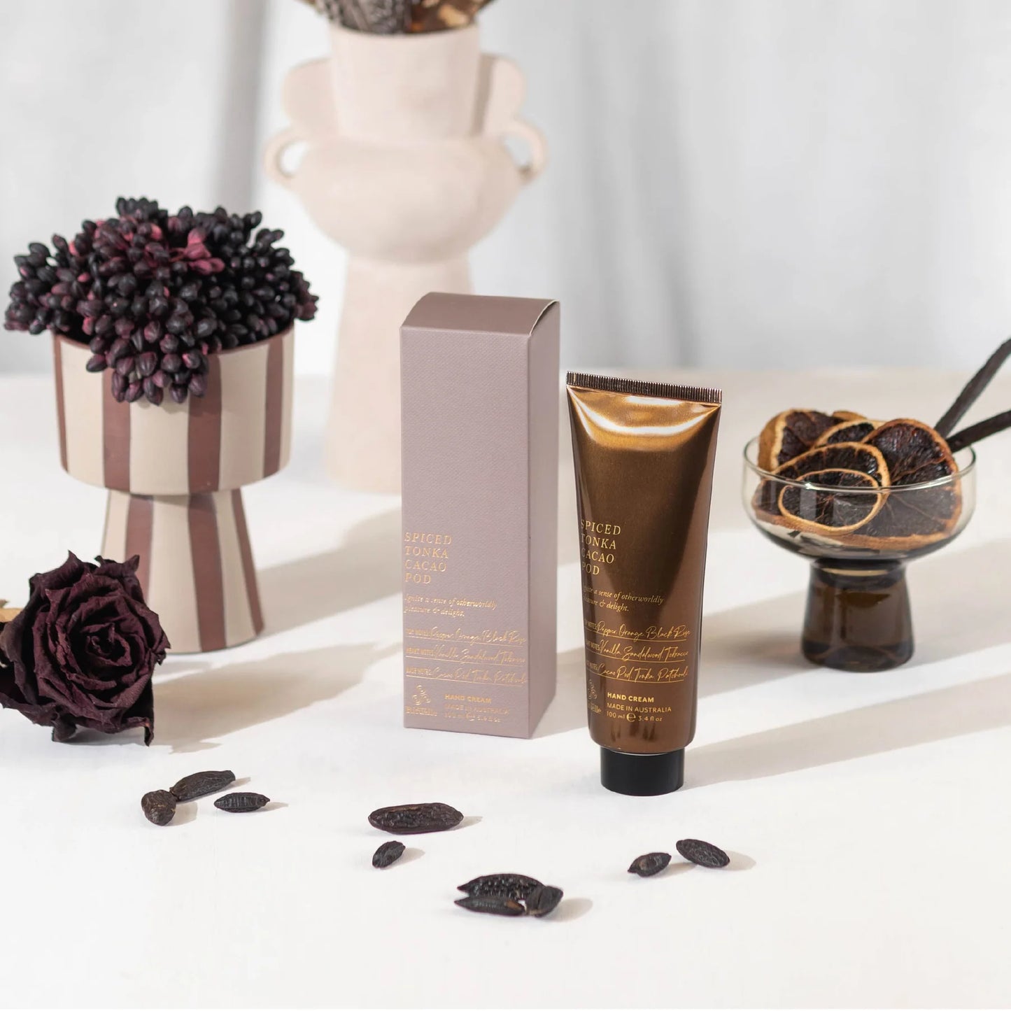 🍫 Spiced Tonka & Cacao Pod – Hand Cream (100ml) By Urban Rituelle