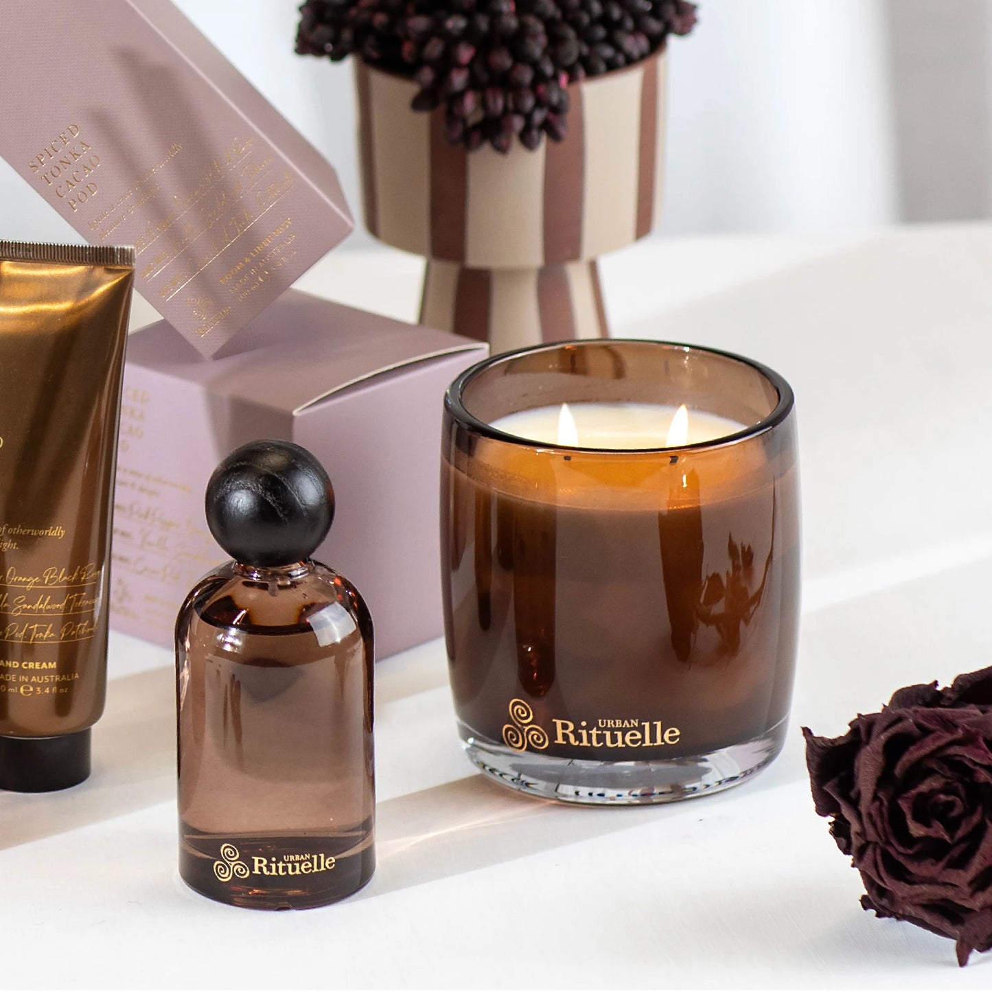 🍫 Spiced Tonka & Cacao Pod – Scented Soy Candle (400g) By Urban Rituelle 🪵🍫🔥 - smooth, deep